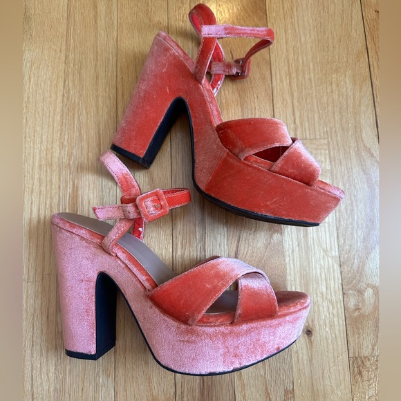 Platform Velvet Sandals in Sandbar Orange size 8 - Picture 4 of 8